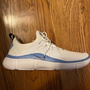 Wmns nike white and blue shoes